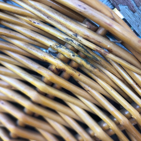 Vtg Woven Decor with Faux Florals - Picture 8 of 13